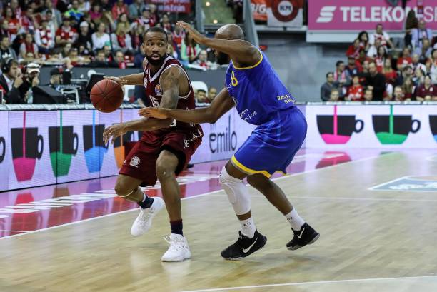 交锋尤为引 交锋尤为引